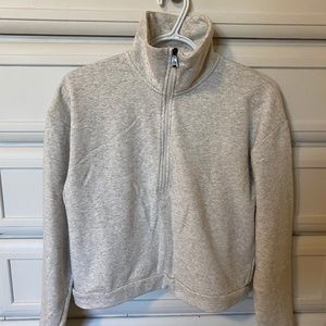 Zyia - light grey crop pullover